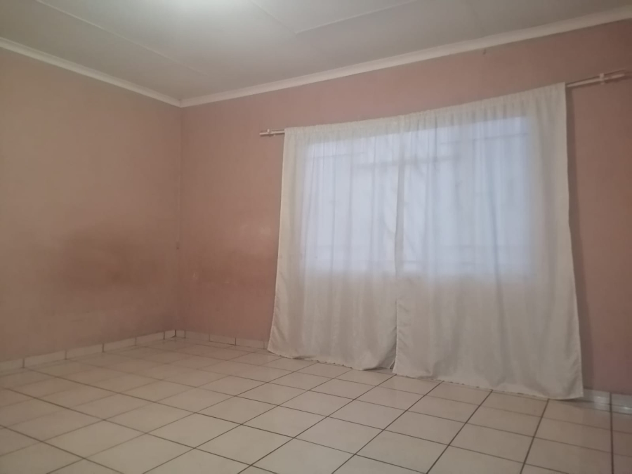 To Let 4 Bedroom Property for Rent in Geelhoutpark North West